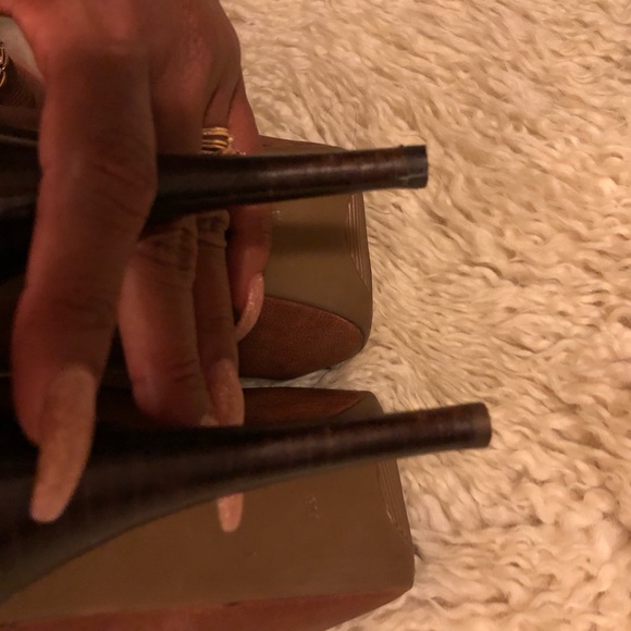 Real leather guess strap peep toe pumps 👠👑 - Picture 4 of 4